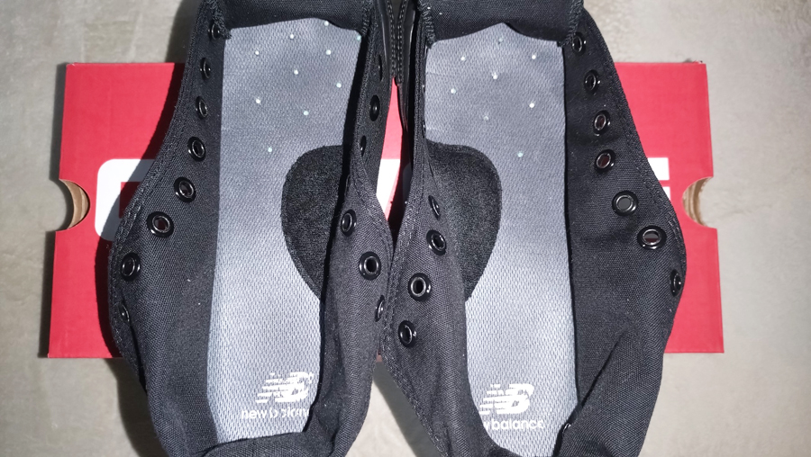 偏平足のアーチ用のパッドをインストール