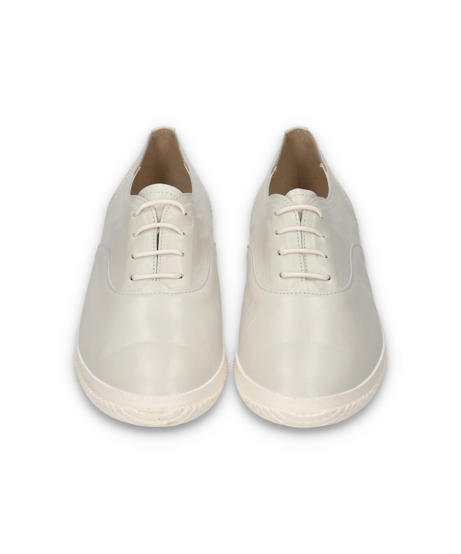 大人の春を彩る5色。SPINGLE「SP-1833」が叶える極上の履き心地