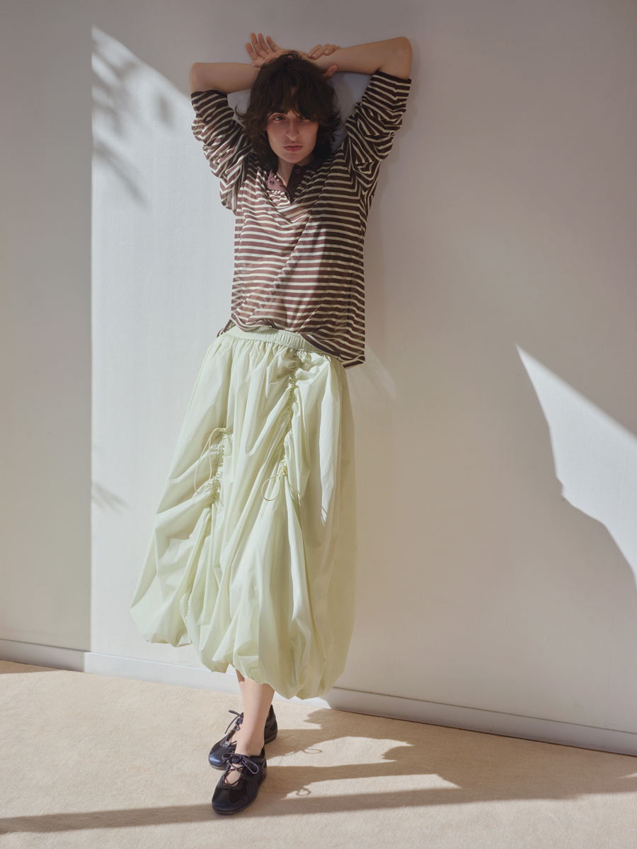 emmi×PUMA別注「SPEEDCAT」が登場。サテンネイビーで魅せる大人の春スニーカー