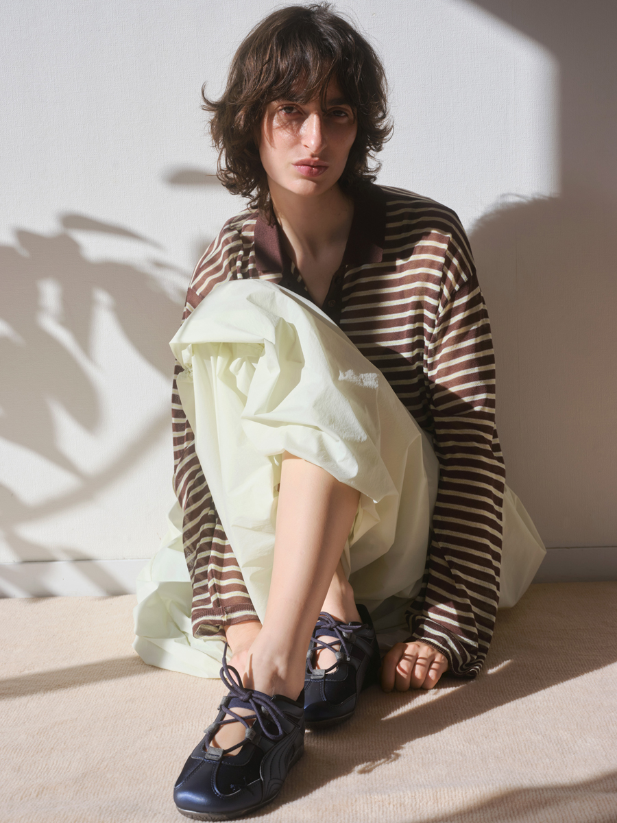 emmi×PUMA別注「SPEEDCAT」が登場。サテンネイビーで魅せる大人の春スニーカー