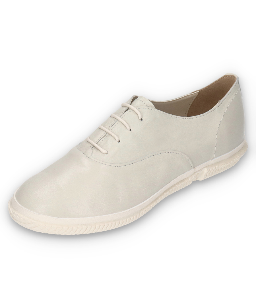 大人の春を彩る5色。SPINGLE「SP-1833」が叶える極上の履き心地