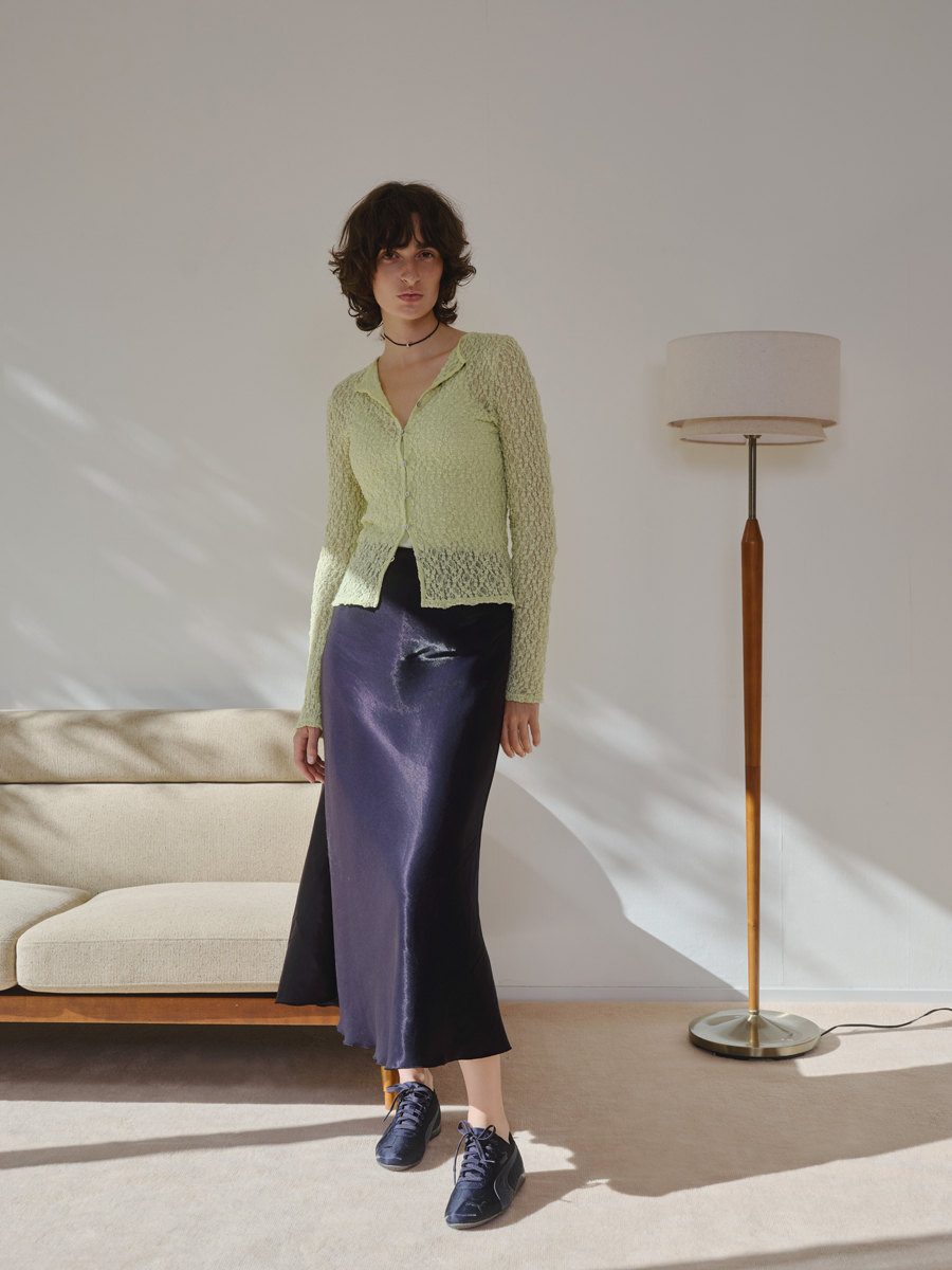 emmi×PUMA別注「SPEEDCAT」が登場。サテンネイビーで魅せる大人の春スニーカー