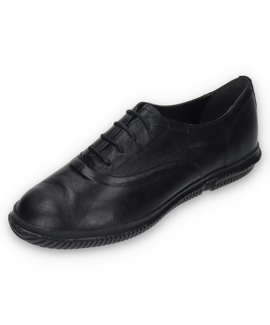 大人の春を彩る5色。SPINGLE「SP-1833」が叶える極上の履き心地