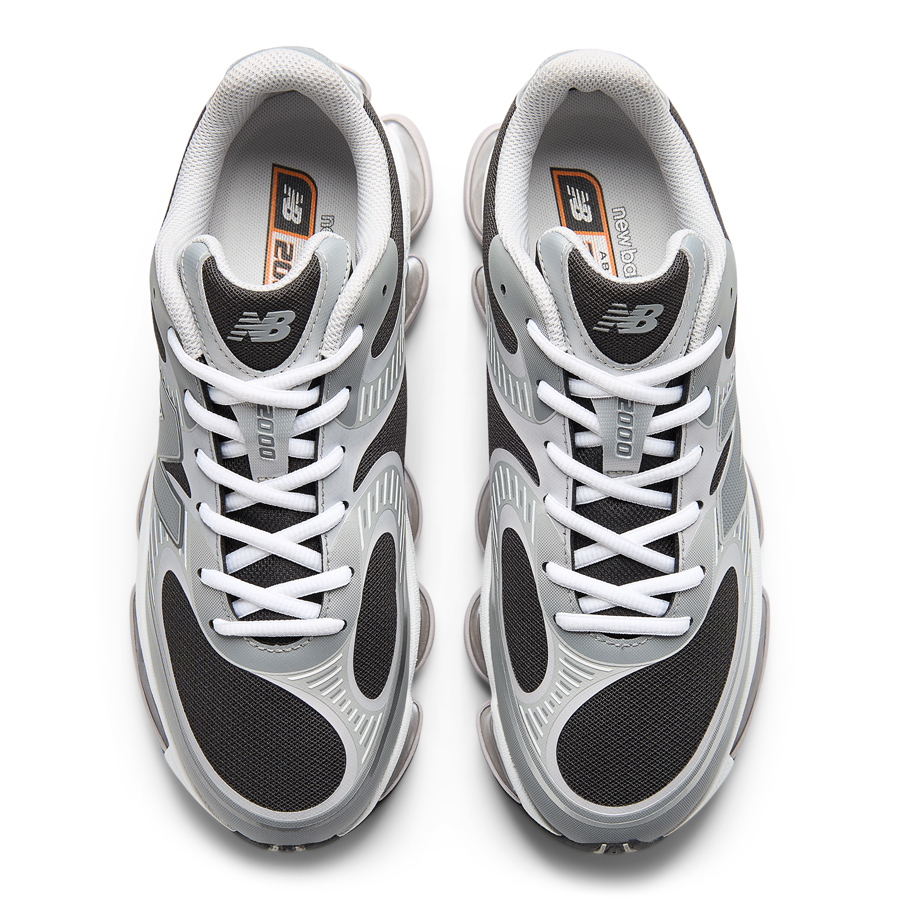 Y2Kの最高峰。New Balance「ABZORB 2000」が叶える異次元の安定性と快適さ