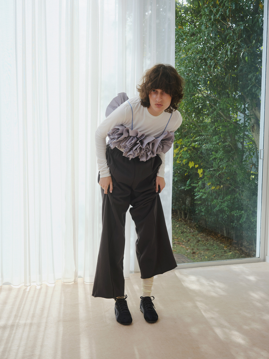 emmi×PUMA別注「SPEEDCAT」が登場。サテンネイビーで魅せる大人の春スニーカー