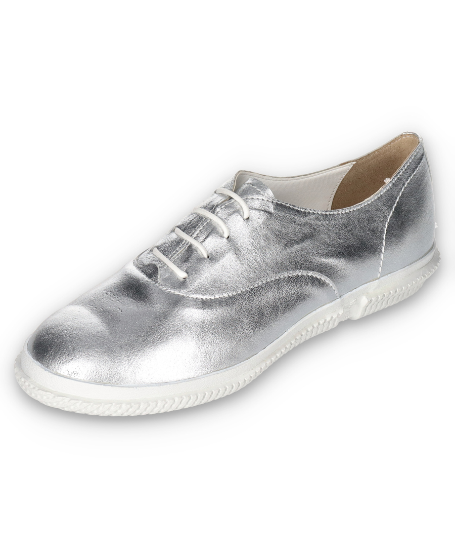 大人の春を彩る5色。SPINGLE「SP-1833」が叶える極上の履き心地