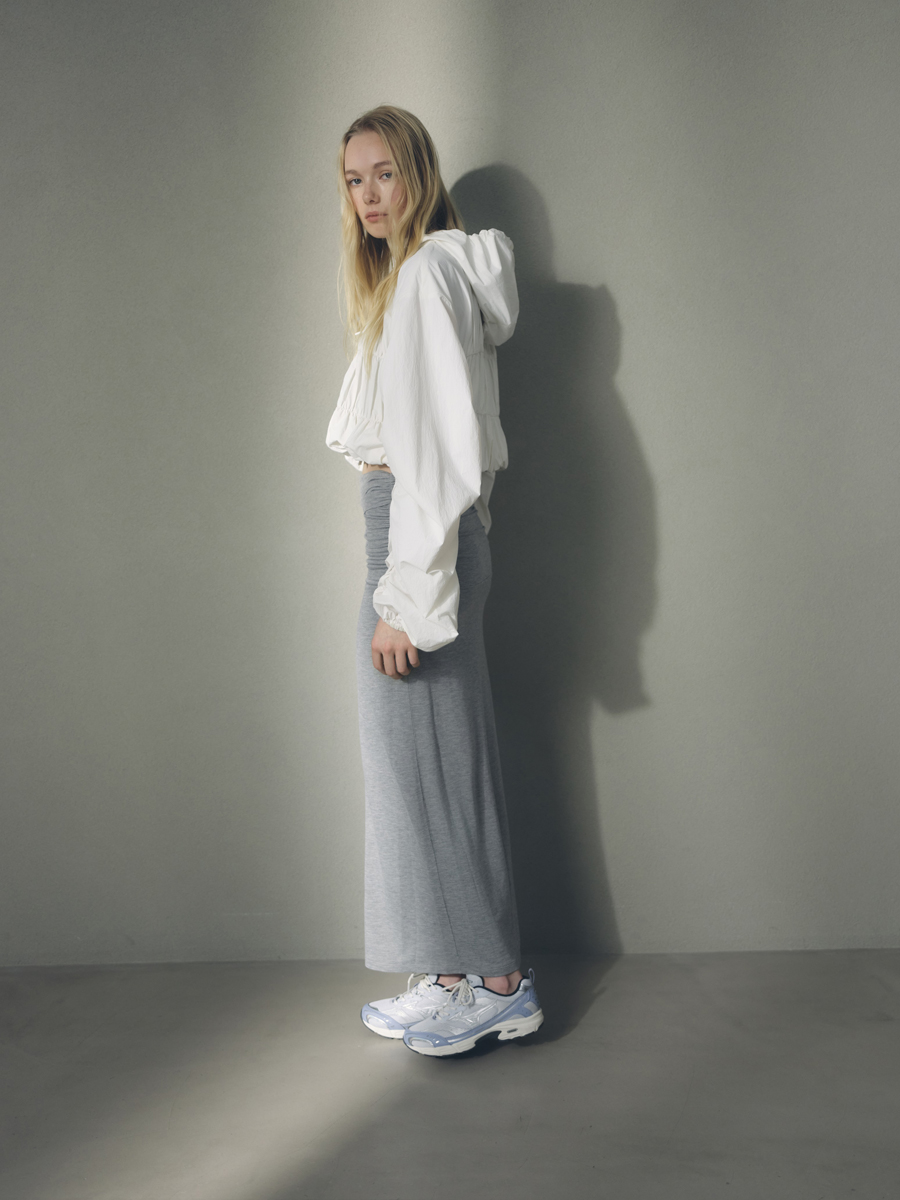 Mizuno×emmi「MXR emmi」第2弾、淡いブルーとシルバーが春を軽やかに彩る別注モデル②