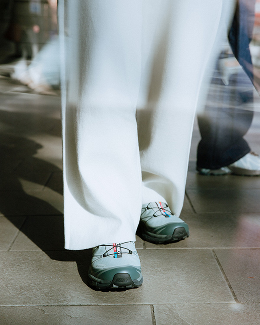 URBAN RESEARCH × Salomon「XT-6 GTX」限定カラーW.IRON、夏の街に馴染む柔らかな新色②