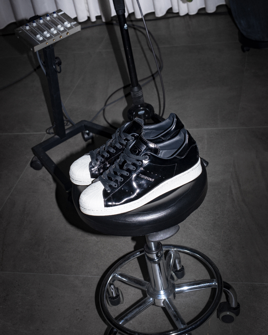V.A. × アディダス オリジナルス「SUPERSTAN」SUPERSTARとSTANSMITHを繋ぐパテントの一足④